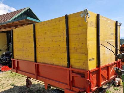 Bild 2:Kirchner Miststreuer