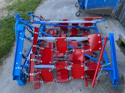 Bild 6:Wiesenegge Gorenc 4 m hydr. wie Wölfleder