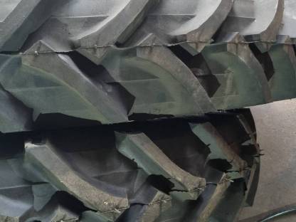 Bild 4:Zwillingsräder Zwillingsreifen Trelleborg 8.3 R24