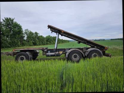 Bild 6:3-Achs-Anhänger für Hakenliftcontainer
