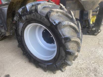 Bild 2:Kompletträder für Case Puma