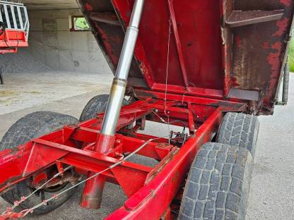 Bild 6:Brantner Tandem Dreiseitenkipper 8 t