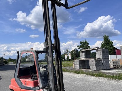 Linde H25D-03 - 2.500 kg, verstellbare Zinken, Seitenschieber
