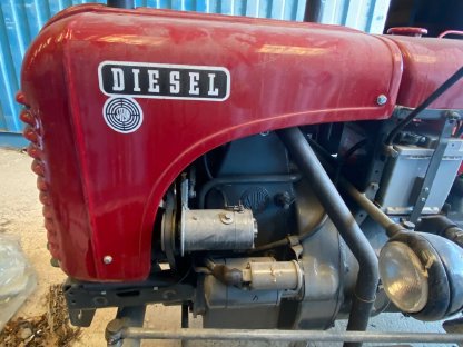 Bild 3:Oldtimer Traktor Typ Steyr Diesel T84 rot Bj. 1959