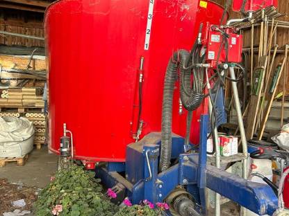 Bild 2:Futtermischwagen Siloking Compact 8