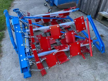 Bild 5:Wiesenegge Gorenc 4 m hydr. wie Wölfleder