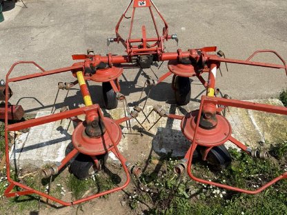 Bild 4:Kreiselheuer Kuhn GF440SRB