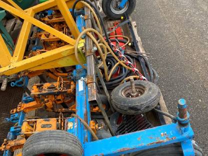 Bild 3:Fronthackgerät 8-reihig 30 cm Reihenabstand