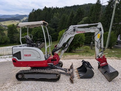 Takeuchi TB225+Powertilt und 3xLöffel!!