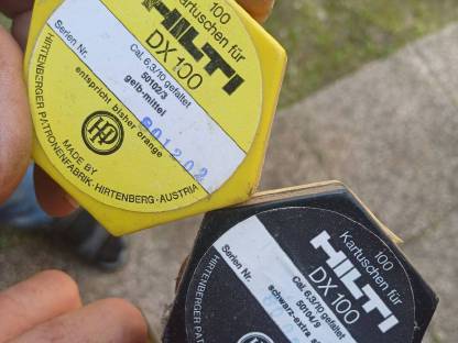 Bild 9:HILTI BOLZEN SETZGERÄT MIT ZUBEHÖR