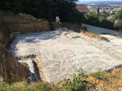 Bild 7:Baggerarbeiten, Erdbau, Erdbewegung, Transporte, Kran