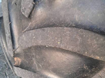 Bild 2:Reifen 440/65R24