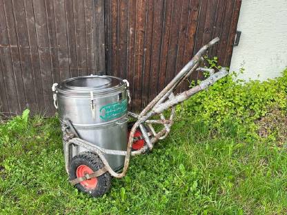 Bild 3:WESTFALIA Milchtank mit Wagerl