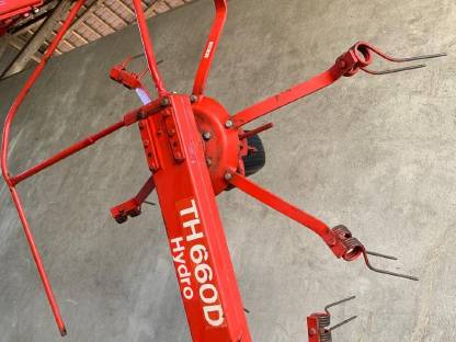 Bild 5:Fella TH 660D Hydro 6-fach Zetter Kreiselheuer