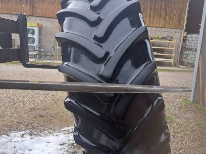 Bild 5:2 Stk. Kompletträder 680/85 R32