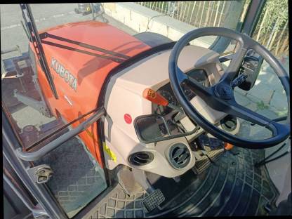 Bild 8:Traktor Kubota M8540