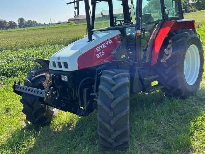 Steyr 975 mit Stoll Frontlader