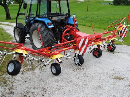 Bild 2:Pöttinger Kreiselheuer Eurohit 69N