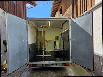Bild 3:Mobiler Geflügelschlachtanhänger