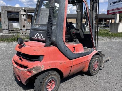 Bild 9:Linde H25D-03, 2.500 kg, verstellbare Zinken