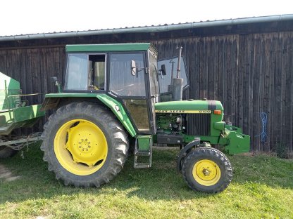 John Deere 2130