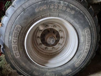 Reifen 600/50 R 22,5 mit Felgen