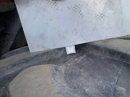 Bild 2:Traktorreifen 480/70R30, 380/70R20