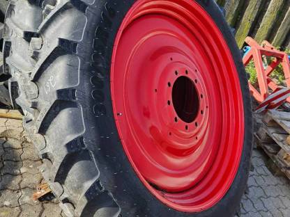 Räder 300/95R46 mit 10-Loch Felgen