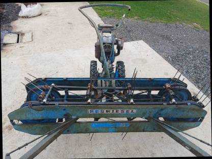 Bild 2:Heuwiesel mit Motormäher