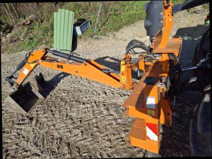 Bild 4:Baumaschinen Heckbagger