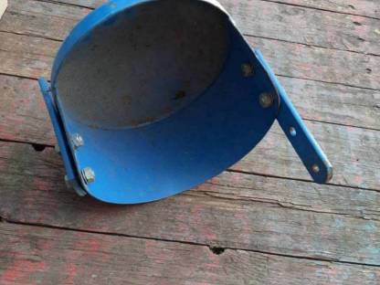 Bild 2:Mengle Stalldungstreuer Schutz