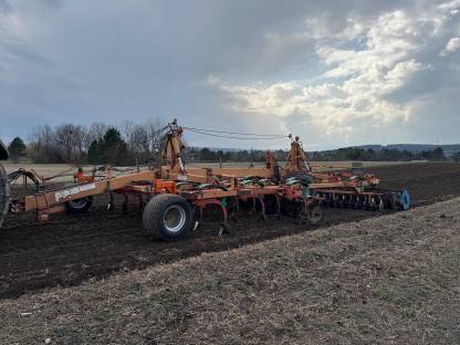 Bild 5:Grubber, Scheibenegge mit Lemken Prisma-Walze