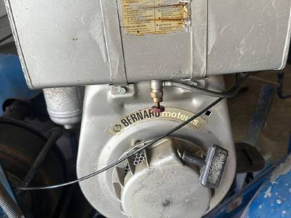 Bild 3:Dachaufzug-Anhänger, Teerfass, 2x Sackkarre für Ziegel