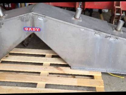 Bild 5:Monosem 5-reihiger Düngerbehälter-Aufsatz