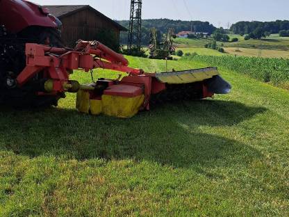 Bild 3:Scheibenmähwerk Pöttinger 305 mit Aufbereiter Novacat/Novacut