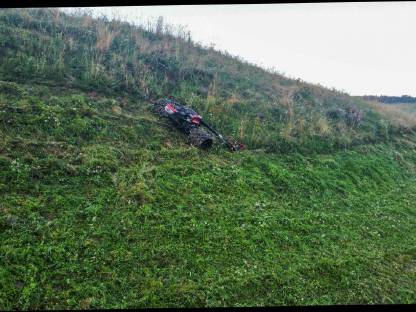 Bild 2:Mähen und Mulchen von Steilflächen mit Motormäher