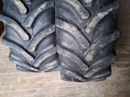 Bild 2:Reifen 440/65-R24