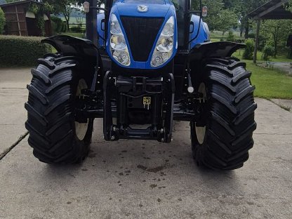 New Holland T 7030