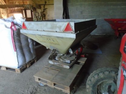 Bild 5:Rauch Düngerstreuer