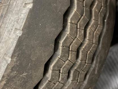 Bild 7:Tiefladerreifen Felgen 215/75R17,5