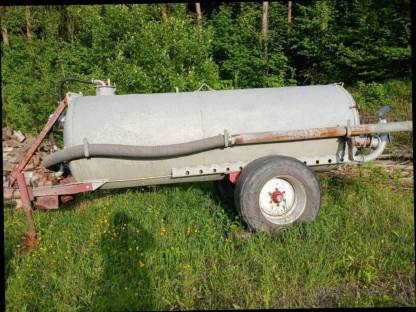 Bild 2:Güllefass Vogel & Noot