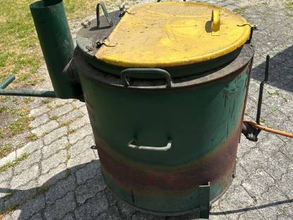 Bild 9:Dachaufzug-Anhänger, Teerfass, 2x Sackkarre für Ziegel