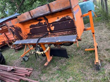 Bild 8:Diverse Winterdienstgeräte