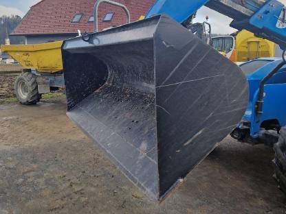 Bild 4:Teleskoplader mit Hubwerk Genie Agrilift 737