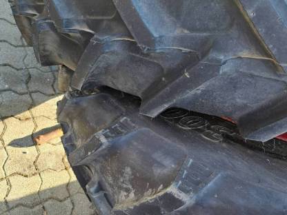 Bild 2:Räder 300/95R46 mit 10-Loch Felgen