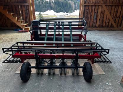 Bild 6:Bänderpflanzmaschine Bruno