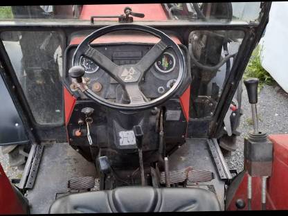 Bild 4:Traktor mit Frontlader Massey Ferguson 253