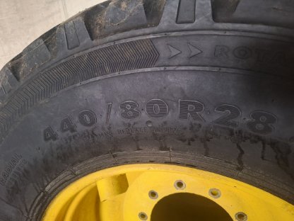 Bild 2:Kommunalräder John Deere 6000 und 7000