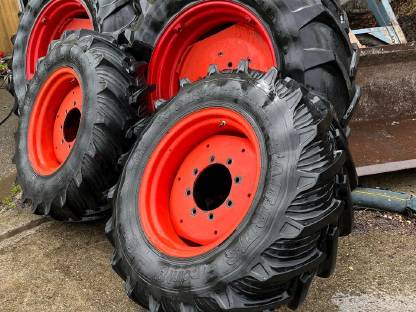 Komplettreifensatz mit Zwillingsrädern Fendt