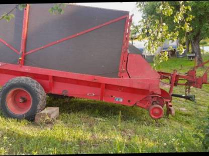 Bild 2:Pöttinger Kurier Ladewagen